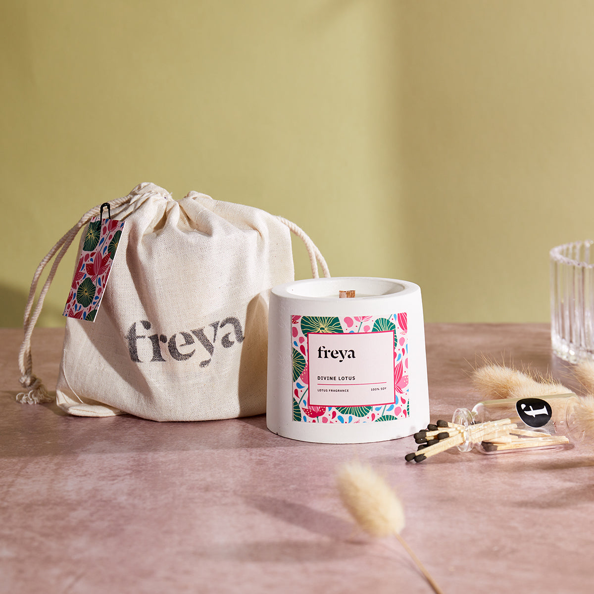 Mini Divine Lotus Concrete Candle